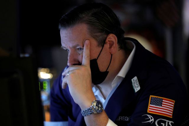 Wall Street: Συνεχίζει την πτωτική πορεία- Προσπαθεί ο Dow