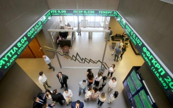 Χρηματιστήριο Αθηνών: Κρατά το στέμμα των αποδόσεων παρά τις διορθώσεις