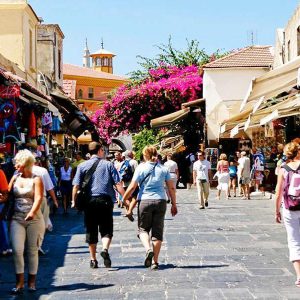 Ελληνικός τουρισμός: «Σημαδεύει» τα 20 δισ. ευρώ έσοδα το 2023