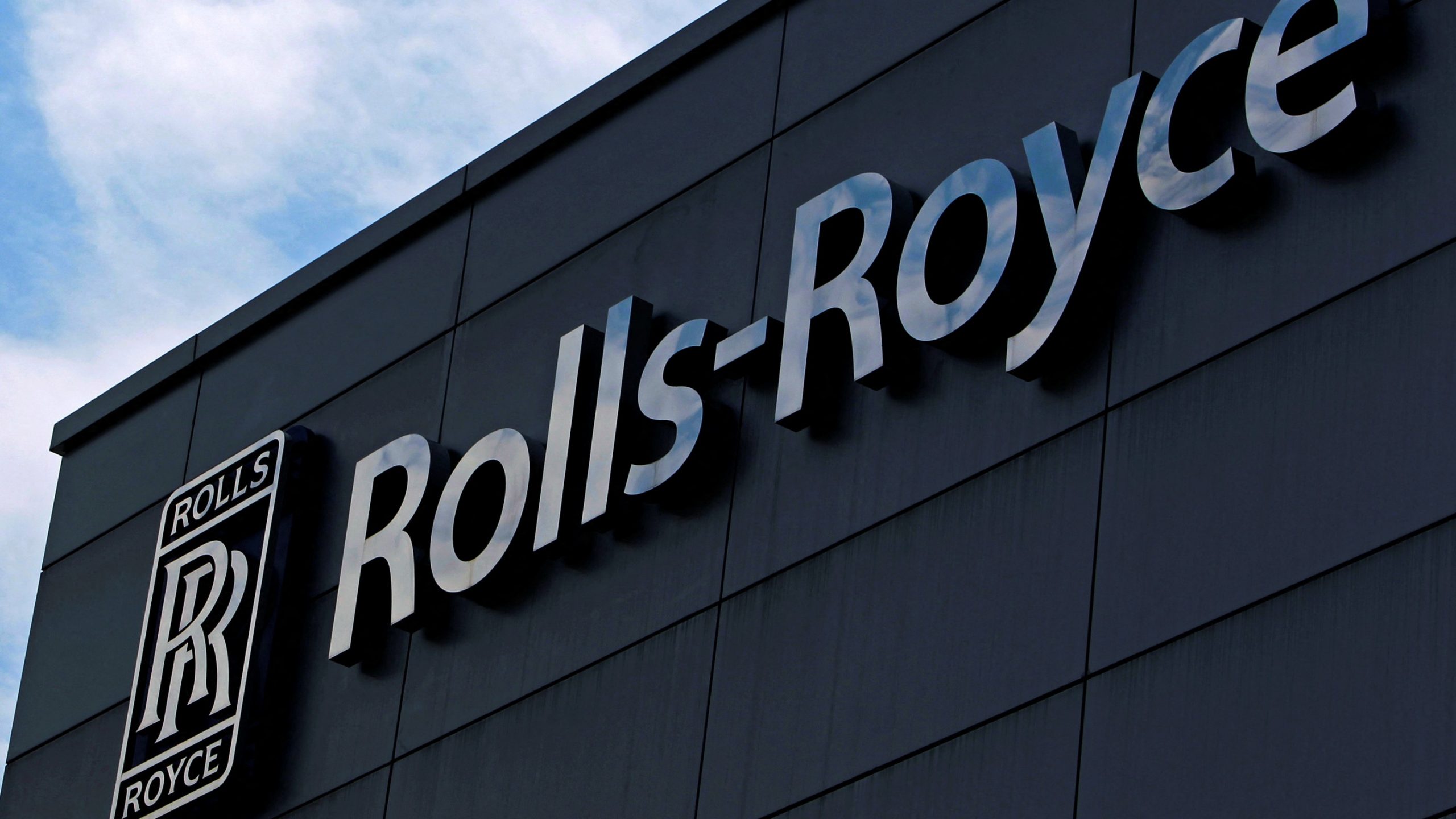 Rolls-Royce: Θεαματική αύξηση λειτουργικών εσόδων για την παραπαίουσα βιομηχανία