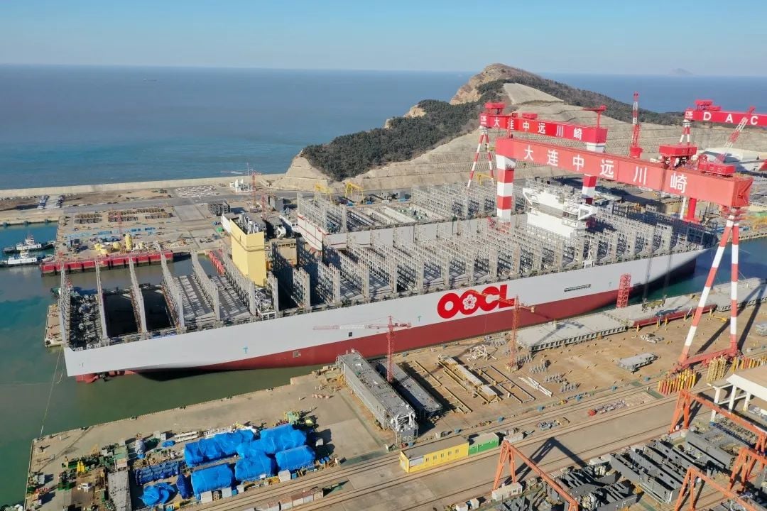 OOCL: Στο νερό το νέο «οικολογικό» mega containership