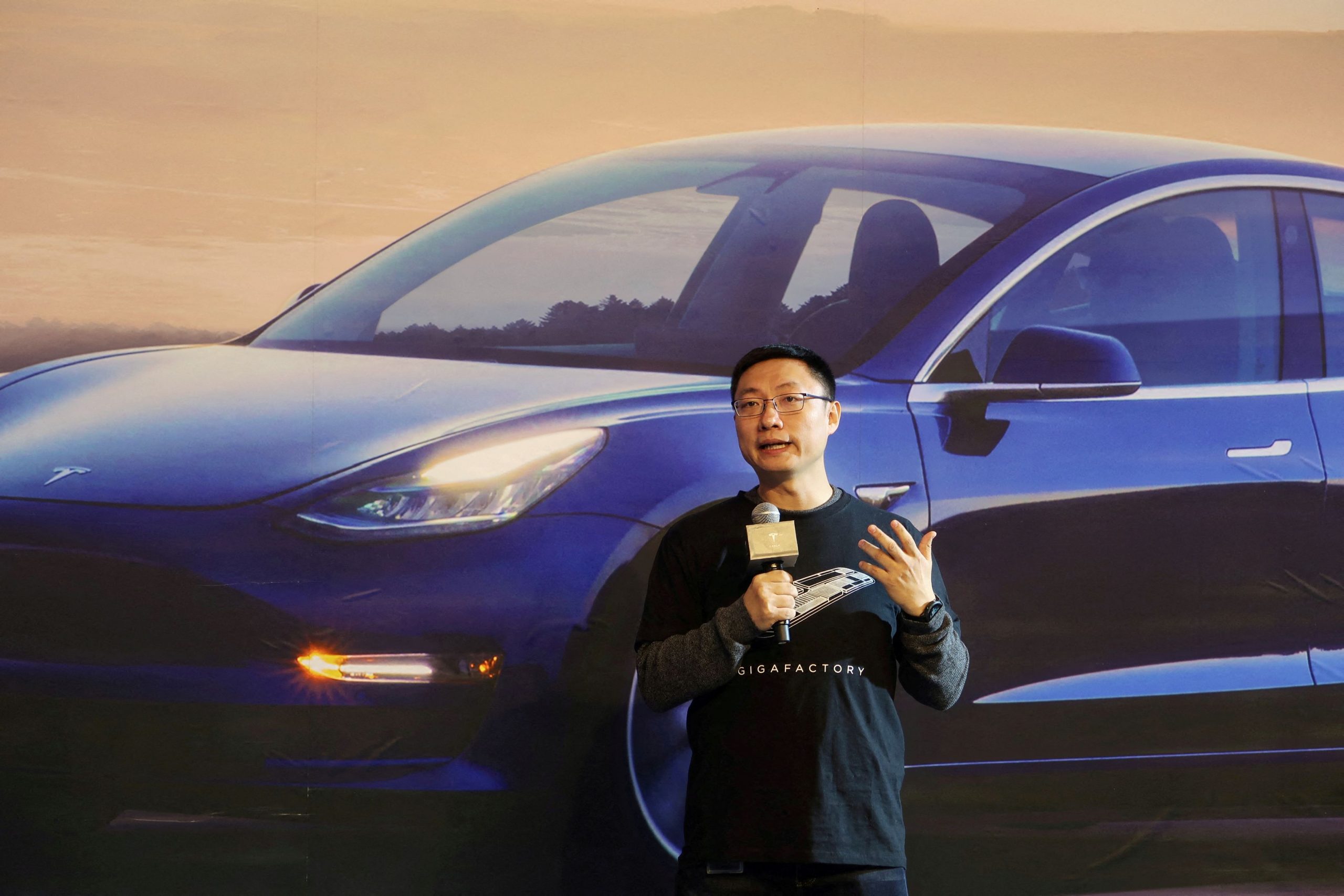 Tesla: Ένας Κινέζος χρίστηκε το υψηλότερο στέλεχος μετά τον Μασκ
