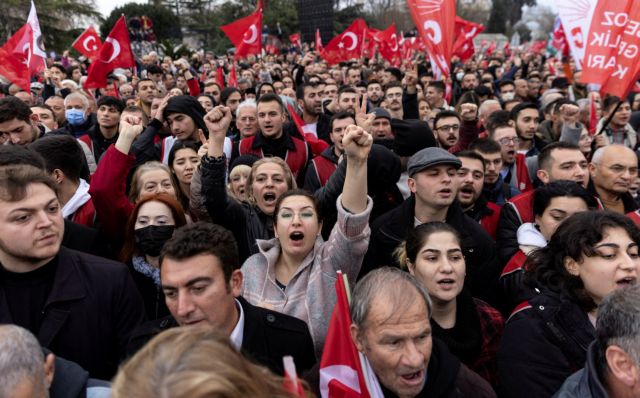 Τουρκία: Το «μπαλαντέρ» της γυναικείας ψήφου