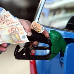 Καύσιμα: Οι τιμές ανεβαίνουν, η επιδότηση τελειώνει