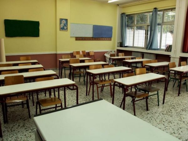 No talk of closure or mandatory masks for Greek schools