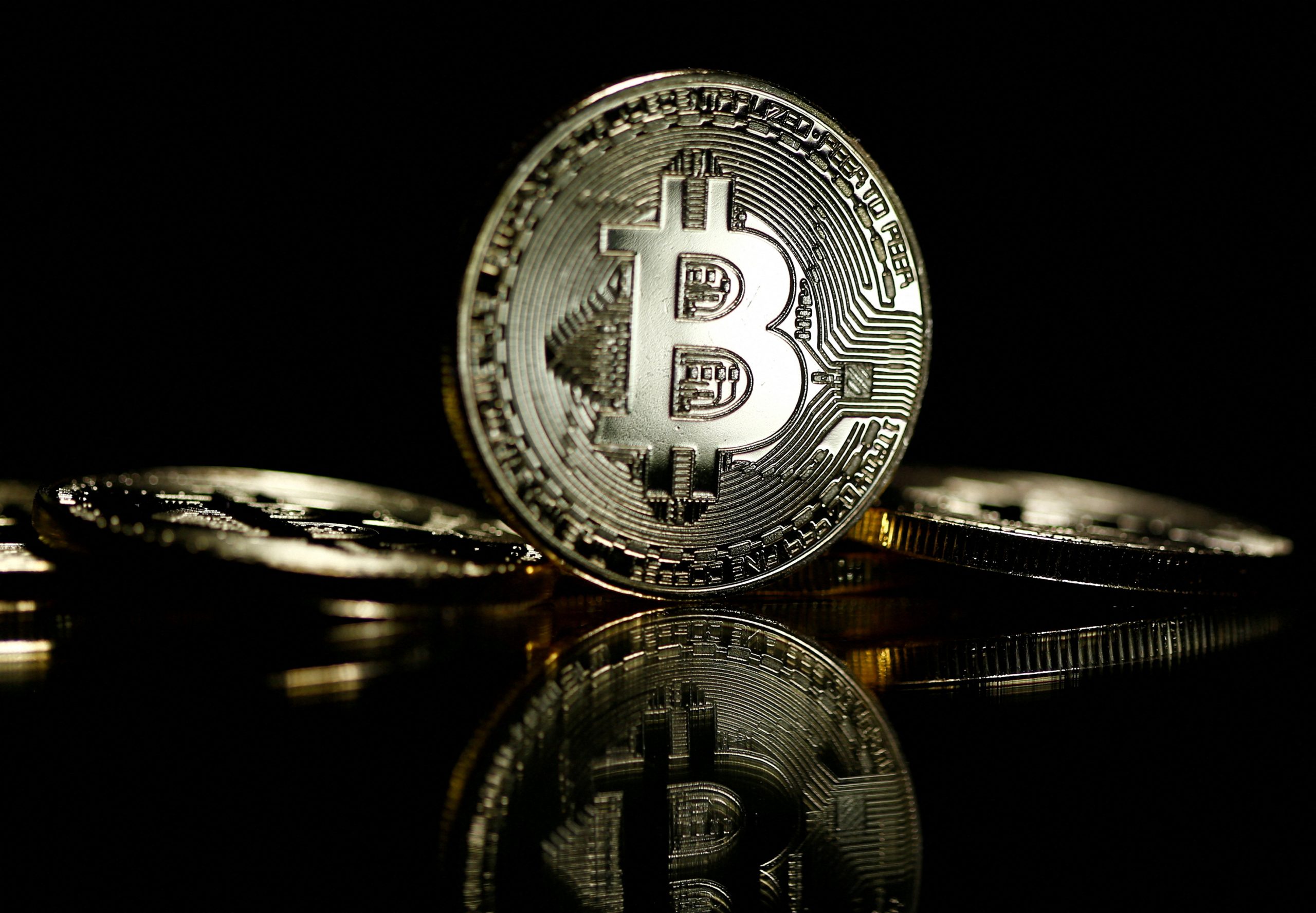 Bitcoin: Ράλι πάνω από τα 57.000 δολάρια