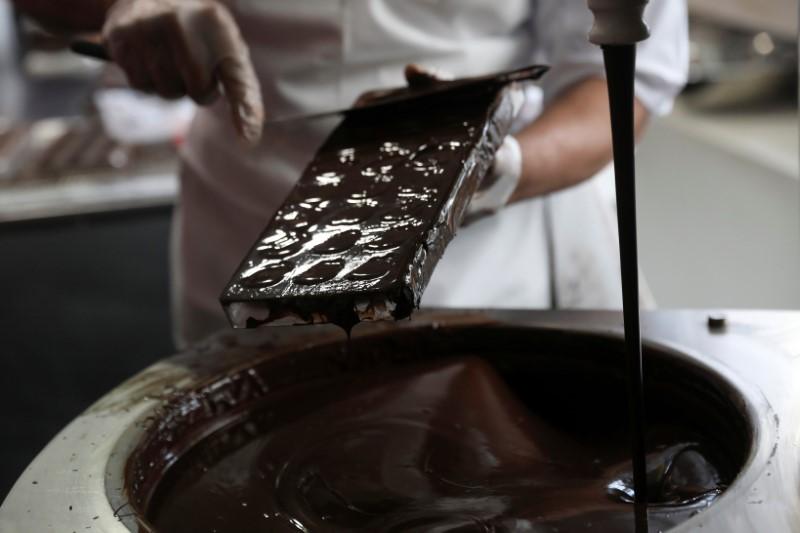 Κακάο: Η εκτόξευση των τιμών βγάζει… τη σοκολάτα από τις συνταγές