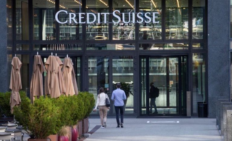 Credit Suisse: Βάζει σε δόσεις τα μπόνους προς τα στελέχη της