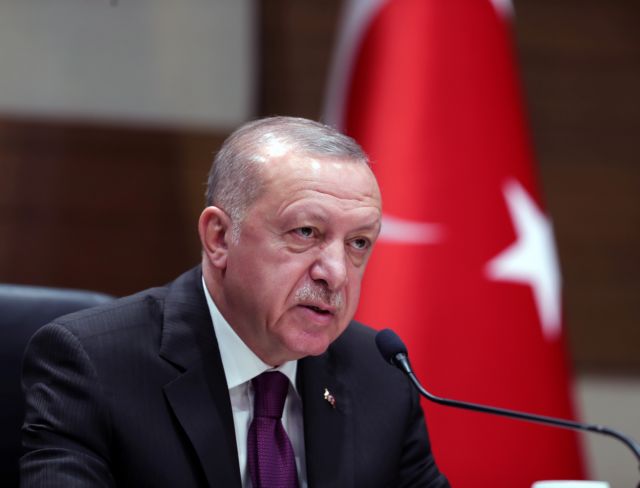 Peet (Economist): Σε απολυταρχική κατεύθυνση ο Ερντογάν