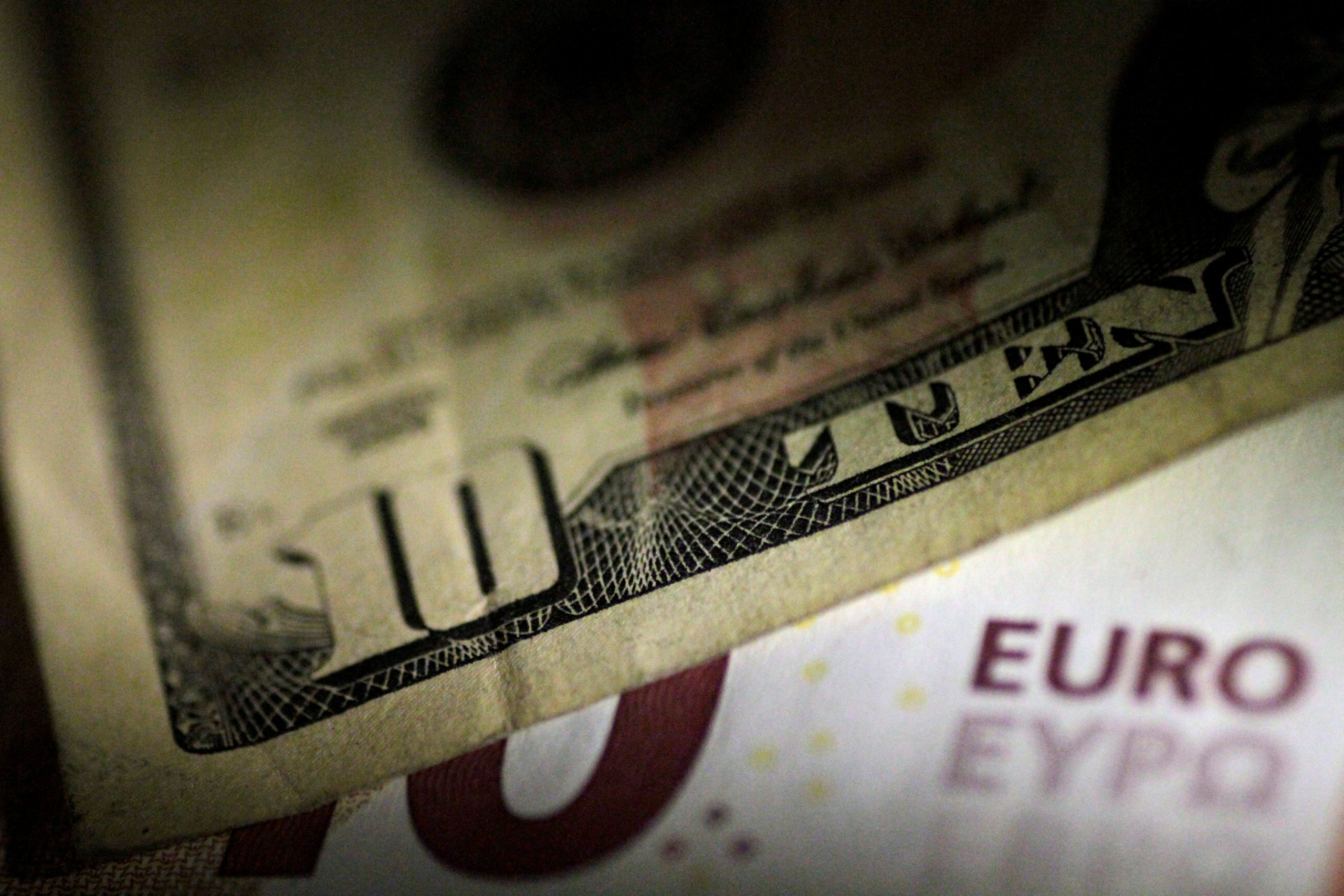 Δολάριο: Σε πτώση εν μέσω καλών νέων για τον πληθωρισμό στην Ευρωζώνη