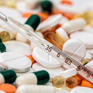 Τραμπ: Η απειλή για δασμούς 200% στα φάρμακα και το εμπορικό έλλειμμα των 74 δισ. ευρώ με την ΕΕ [γραφήματα]