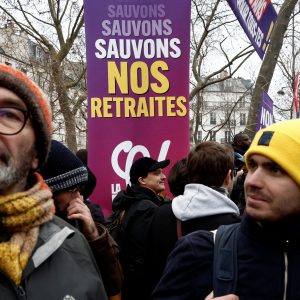 Γαλλία: Με επεισόδια και αντεγκλήσεις ξεκίνησε η συζήτηση για το συνταξιοδοτικό