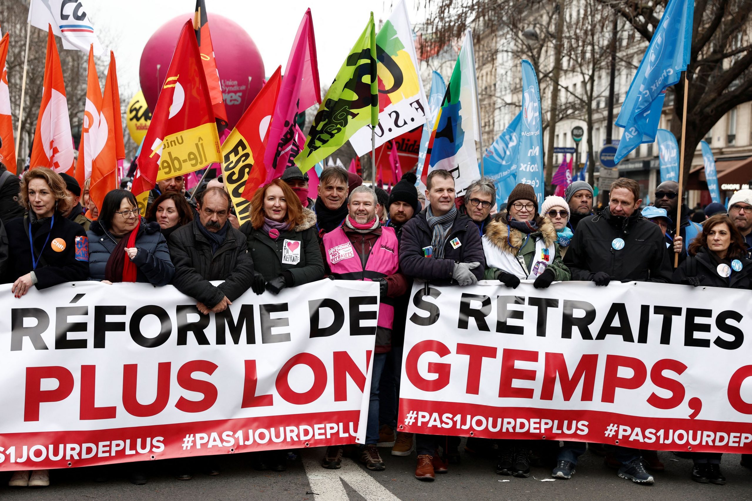 Γαλλία: Απεργία και μαζικές διαδηλώσεις κατά συνταξιοδοτικής μεταρρύθμισης Μακρόν [photo/video]