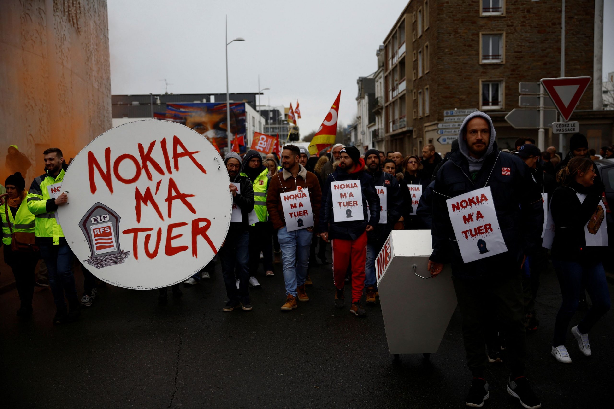 Γαλλία: Συνεχίζονται οι απεργίες για το συνταξιοδοτικό