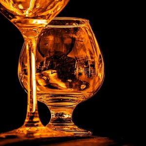 ΚΕΟΣΟΕ: Γιατί εξετάζονται περιορισμοί στο αλκοόλ σε Καναδά και Σκωτία