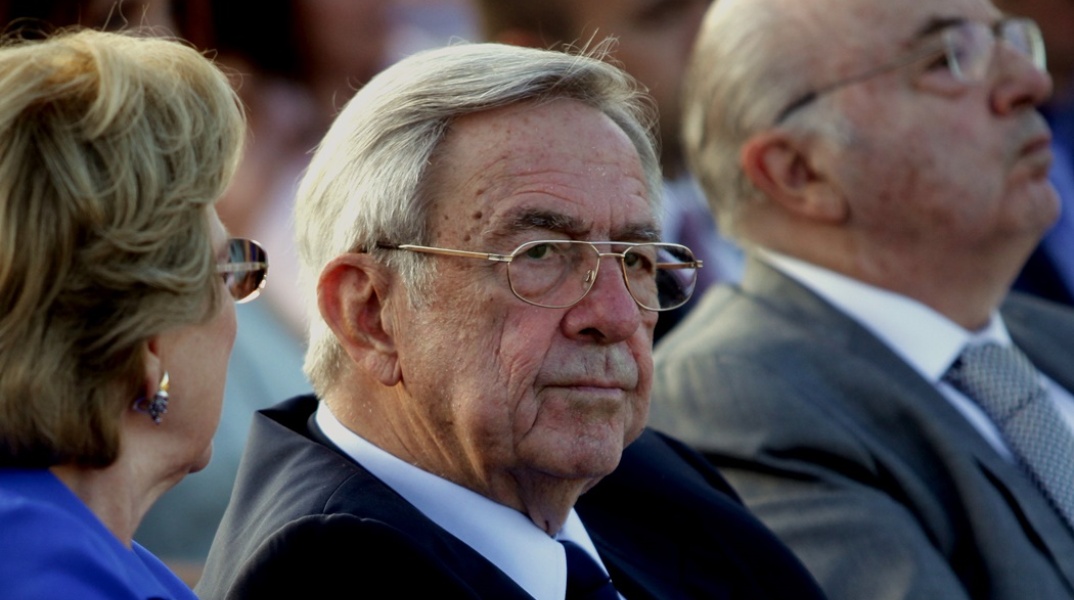Who will represent the government at the funeral of Former King Constantine