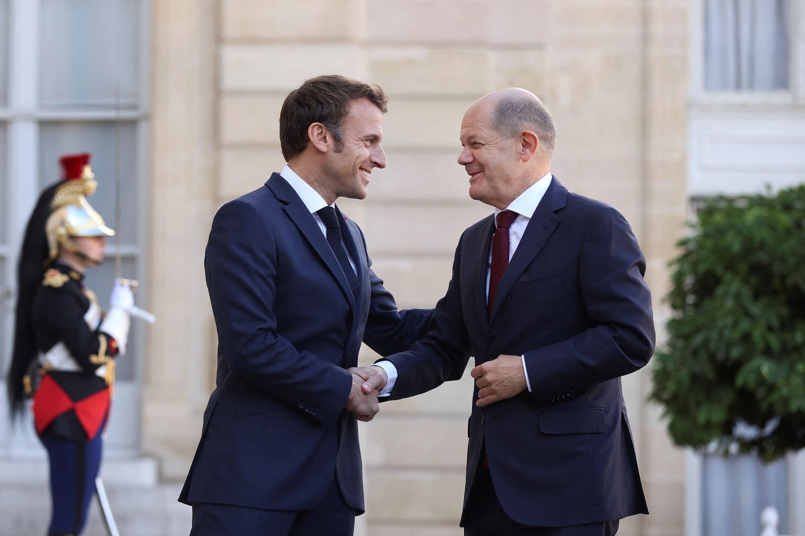 Γαλλία: Συνάντηση Μακρόν – Σολτς για οικονομία, ενέργεια και άμυνα