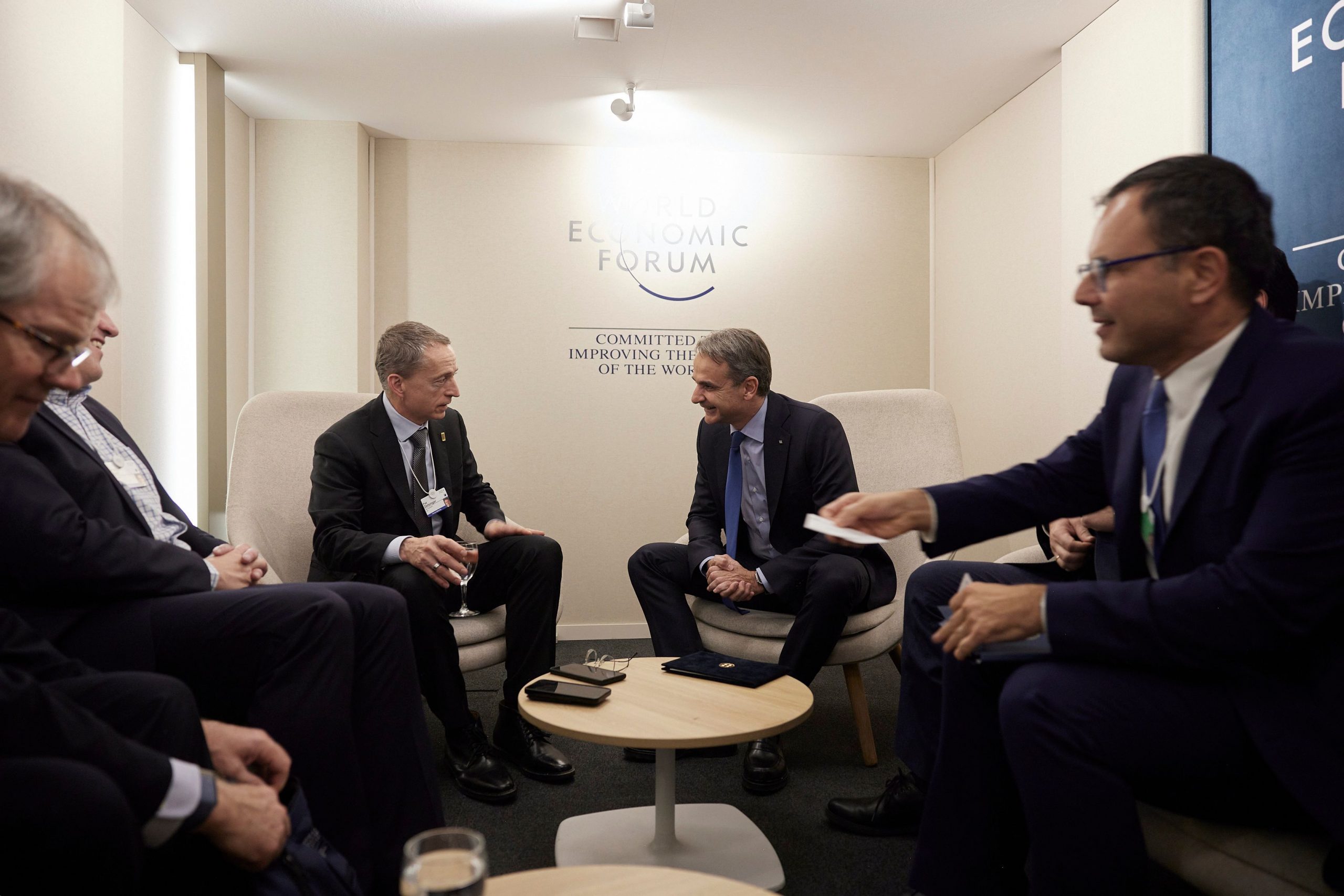 Davos – Greek PM Mitsotakis: We invest in infrastructures that upgrade Greece to an energy hub