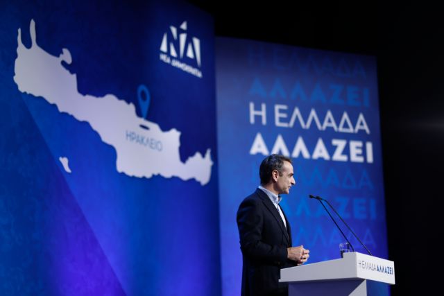 Mitsotakis in full campaign mode during rally in Irakleio, Crete