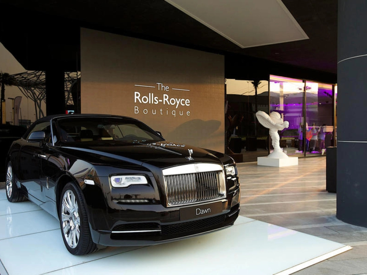 Βρετανία: Ρεκόρ πωλήσεων της Rolls-Royce