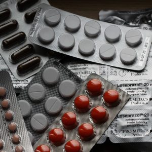 Φάρμακα: Η Ευρώπη ξεμένει – Μπορεί η ΕΕ να λύσει το πρόβλημα;