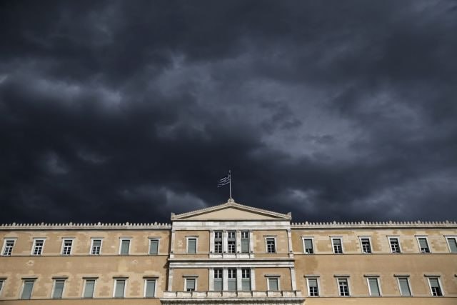 Πρόταση μομφής: Αυξάνεται η πόλωση με αφορμή τις υποκλοπές