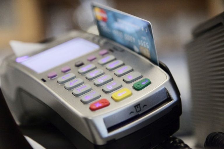 Greece makes POS mandatory everywhere with connection to cash registers