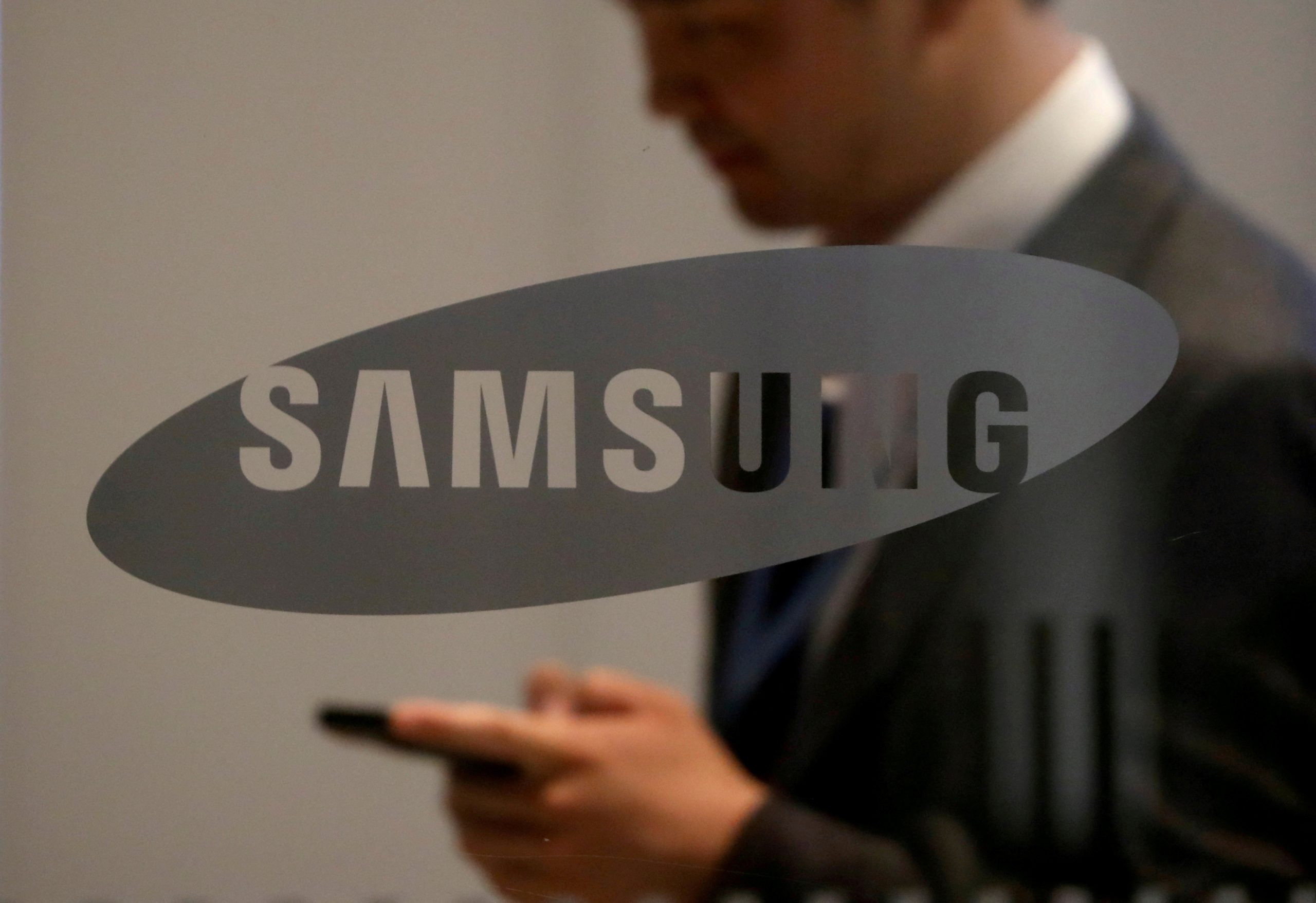 Samsung: Καμπανάκι για τα κέρδη – «Σανίδια σωτηρίας» τα chip