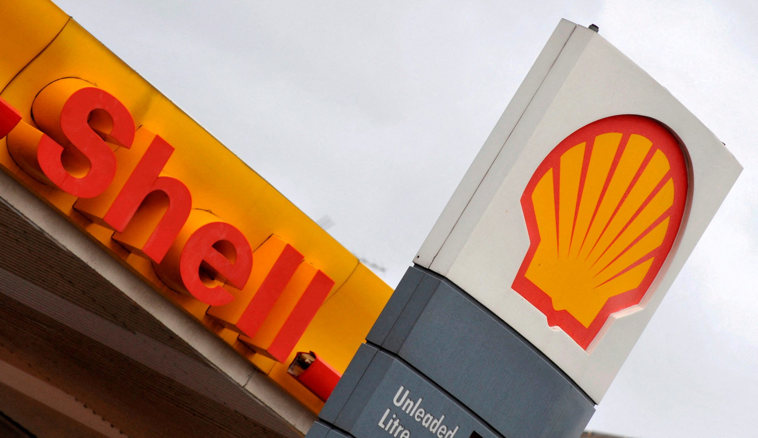 Shell: Στα μαχαίρια λόγω κλιματικής αλλαγής οι μέτοχοι