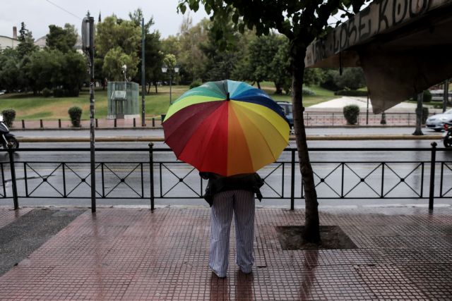 Καιρός: Ξεκίνησε η κακοκαιρία «εξπρές» – Αέρας με βροχή και στην Αθήνα – Πού χιονίζει