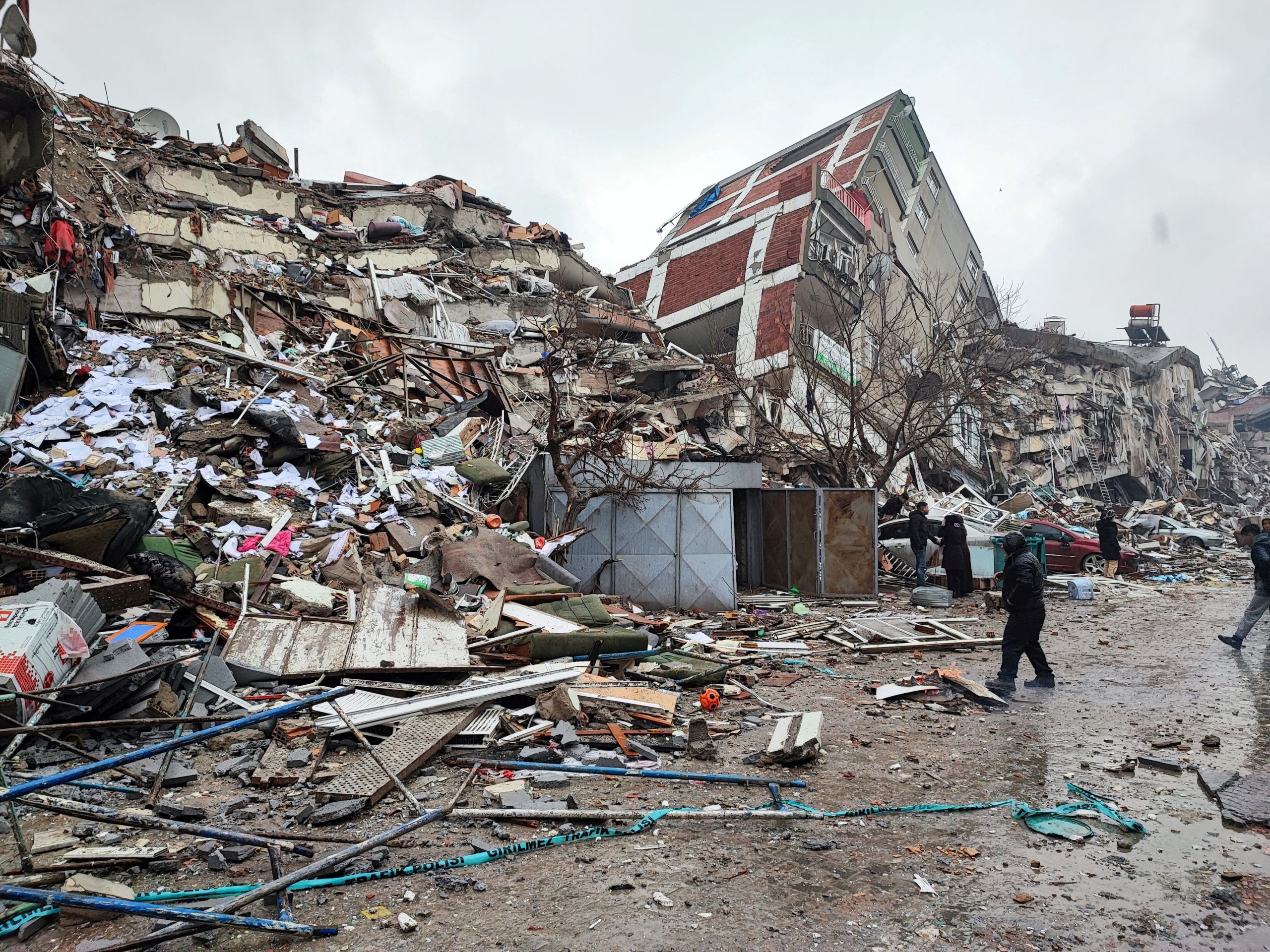 Σεισμός – Τουρκία: Συνελήφθη ενώ προσπαθούσε να διαφύγει κατασκευαστής πολυκατοικίας που κατέρρευσε