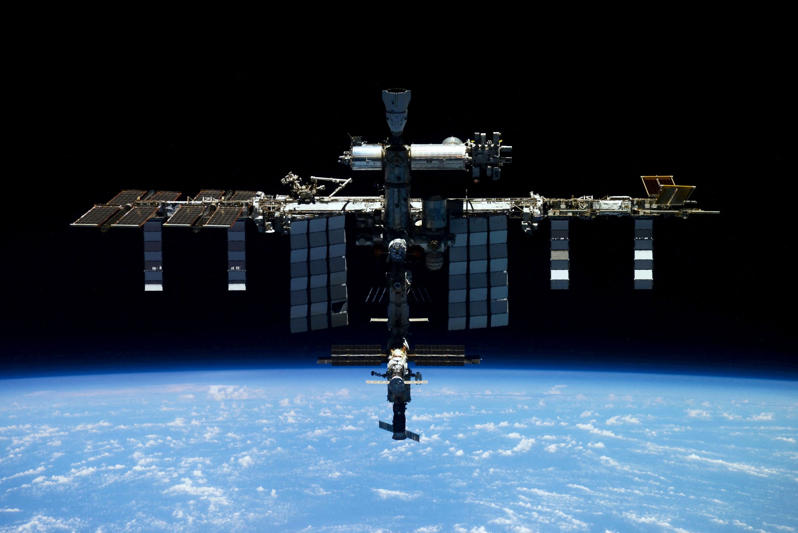 Διεθνής Διαστημικός Σταθμός: Ένα χρόνο στο Διάστημα θα παραμείνουν αστροναύτες που εγκλωβίστηκαν σε τροχιά