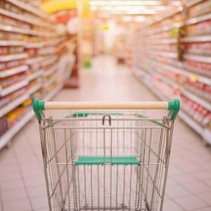 Ευρωβαρόμετρο: Το 66% των Ελλήνων «βλέπει» πτώση του βιοτικού του επιπέδου