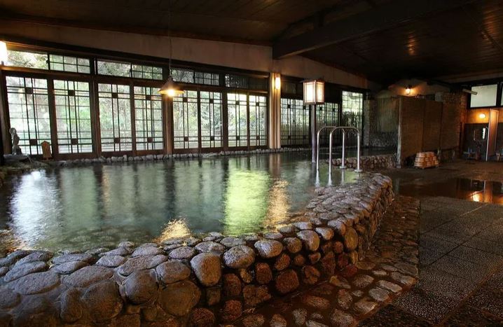 Ιαπωνία: Πολυτελές ξενοδοχείο ανανέωνε το νερό στα ιαματικά λουτρά 2 φορές το χρόνο