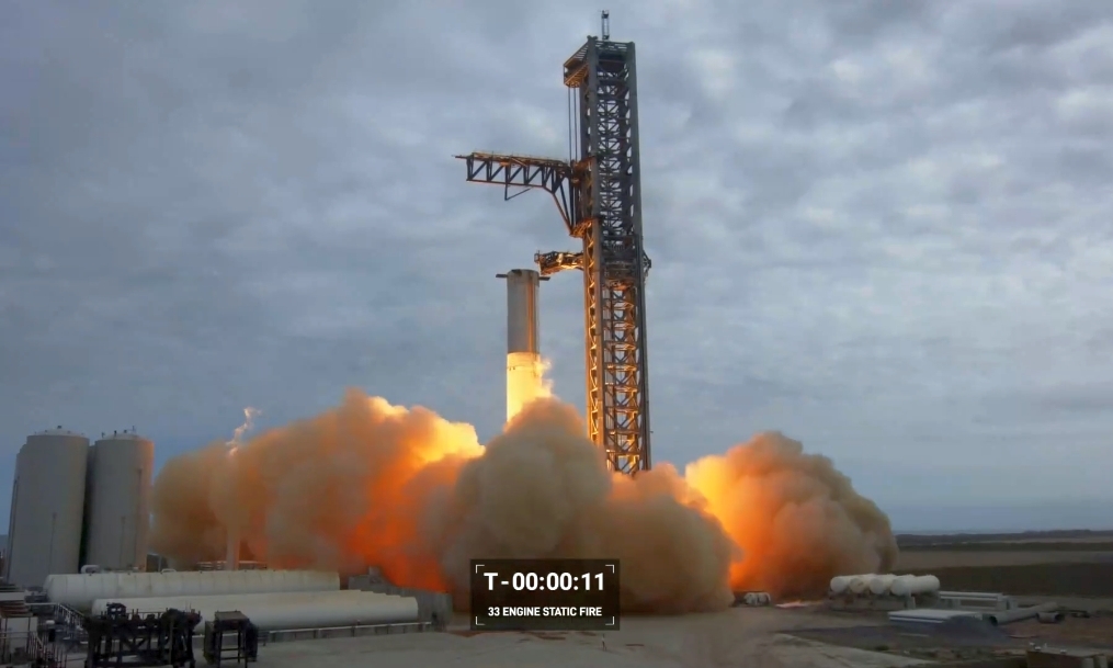 SpaceX: Κρίσιμη στατική δοκιμή για τον ισχυρότερο πύραυλο όλων των εποχών