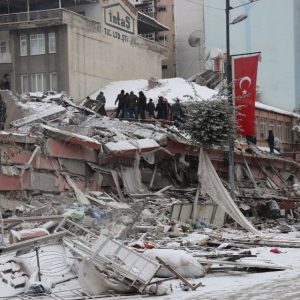 Σεισμός στην Τουρκία: Σχεδόν 670 οι νεκροί
