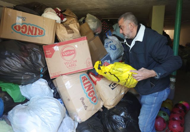 Συρία: Η Δαμασκός ενέκρινε την αποστολή ανθρωπιστικής βοήθειας στις ζώνες που ελέγχονται από τους αντάρτες