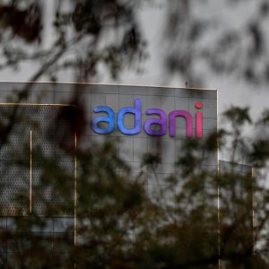 Adani Enterprises: Αναστέλλει την έκδοση χρέους ύψους 122 εκατ. δολαρίων