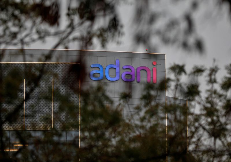 Adani Enterprises: Αναστέλλει την έκδοση χρέους ύψους 122 εκατ. δολαρίων