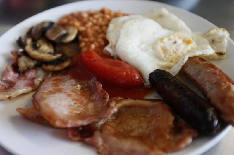 Απλησίαστο το English Breakfast – Στα ύψη γάλα, αυγά και λουκάνικα