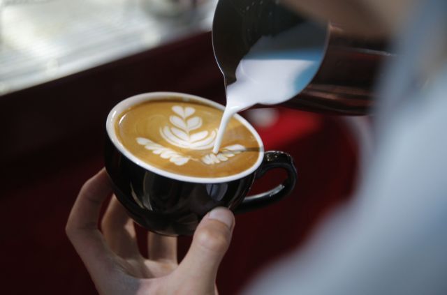 Έρευνα: Πόσο συχνά και πώς επιλέγουν να βγουν για καφέ οι Έλληνες [γραφήματα]