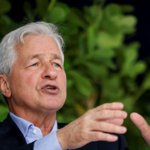 JPMorgan: Υιοθετεί το δόγμα «Πρώτα η Αμερική» του Τραμπ