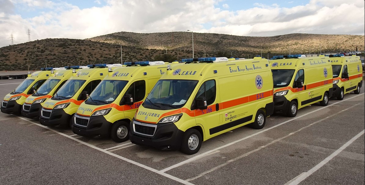 Ενωση Ελλήνων Εφοπλιστών: Προσφορά 6 νέων ασθενοφόρων στο ΕΚΑΒ