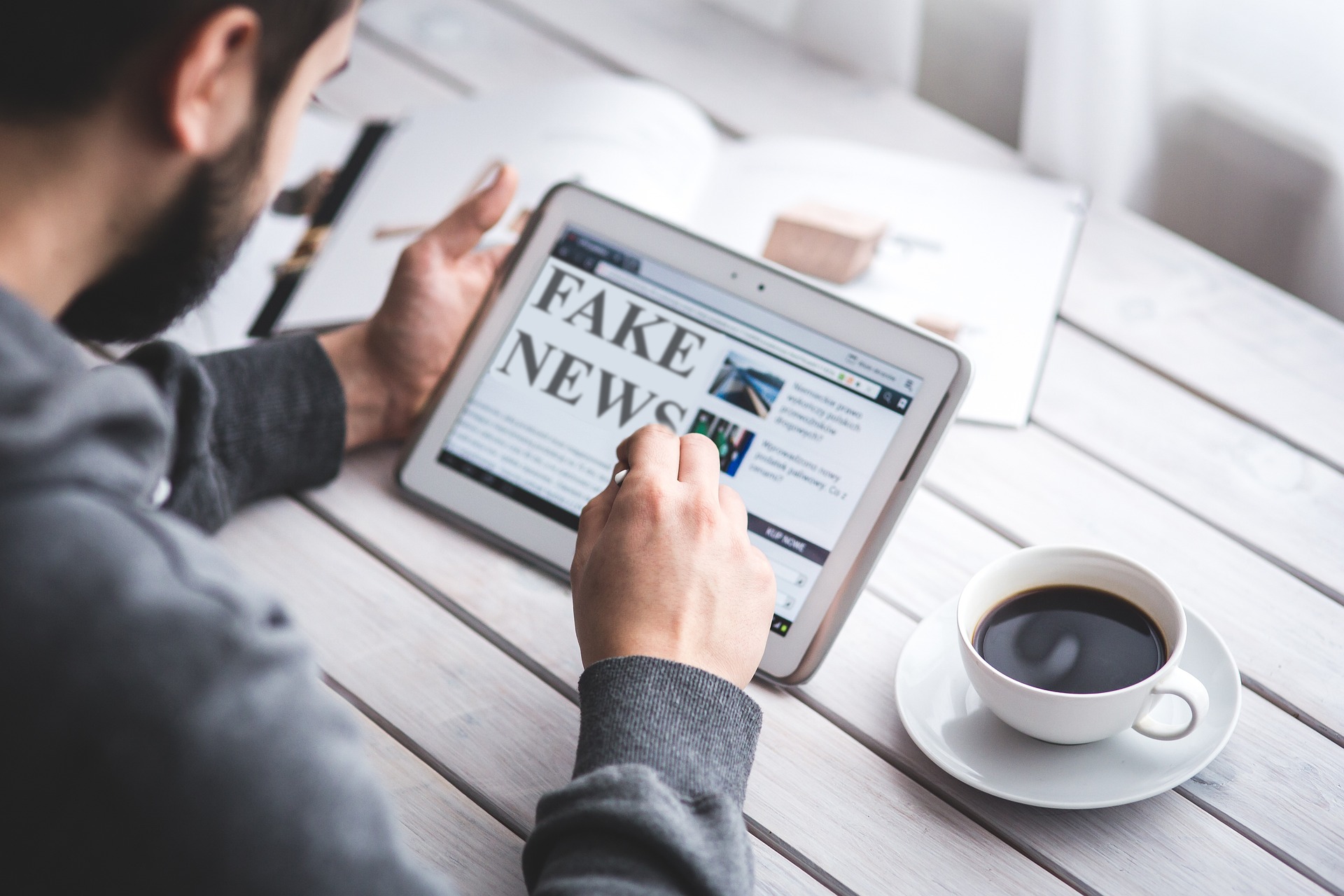 Big Tech: Στο στόχαστρο επειδή δεν απομακρύνουν τα fake news