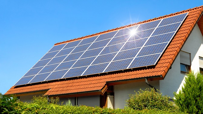 Εξοικονόμηση ενέργειας: Έρχονται «φωτοβολταϊκά στη στέγη» και «εξοικονομώ» από το REPowerEU