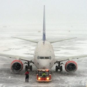 ΗΠΑ: Ακυρώθηκαν πάνω από 1.400 πτήσεις – Παγοθύελλα πλήττει πολλές πολιτείες