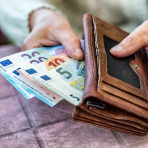 Χρήματα: Οι Ελβετοί εγκαταλείπουν τα μετρητά