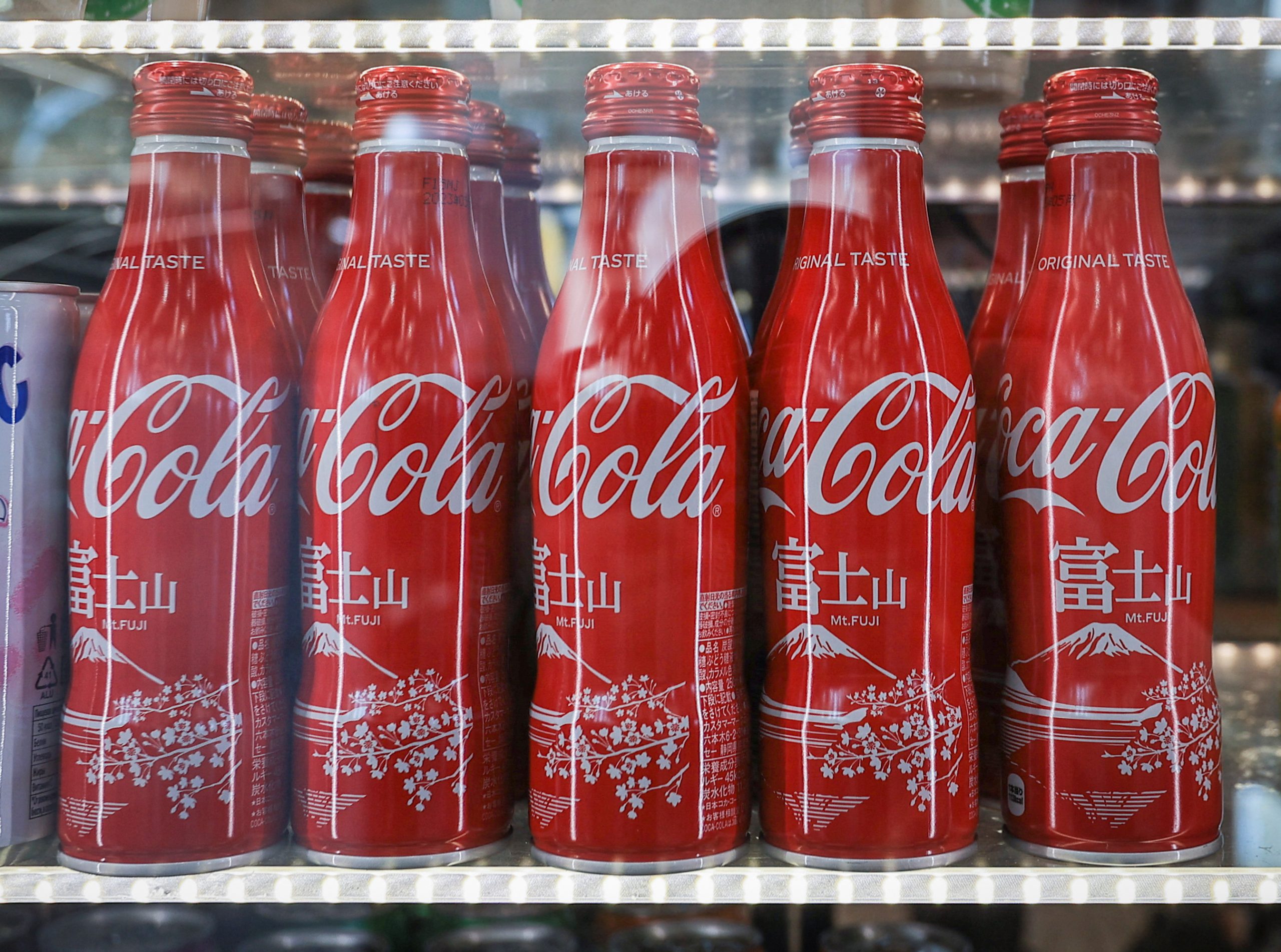Coca-Cola HBC: Γιατί γεμίζει τα ποτήρια με σκληρό αλκοόλ
