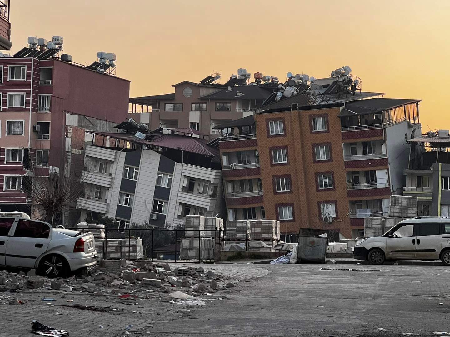 Τουρκία: Τουλάχιστον 3 νεκροί και 200 τραυματίες από τους νέους σεισμούς [Video]