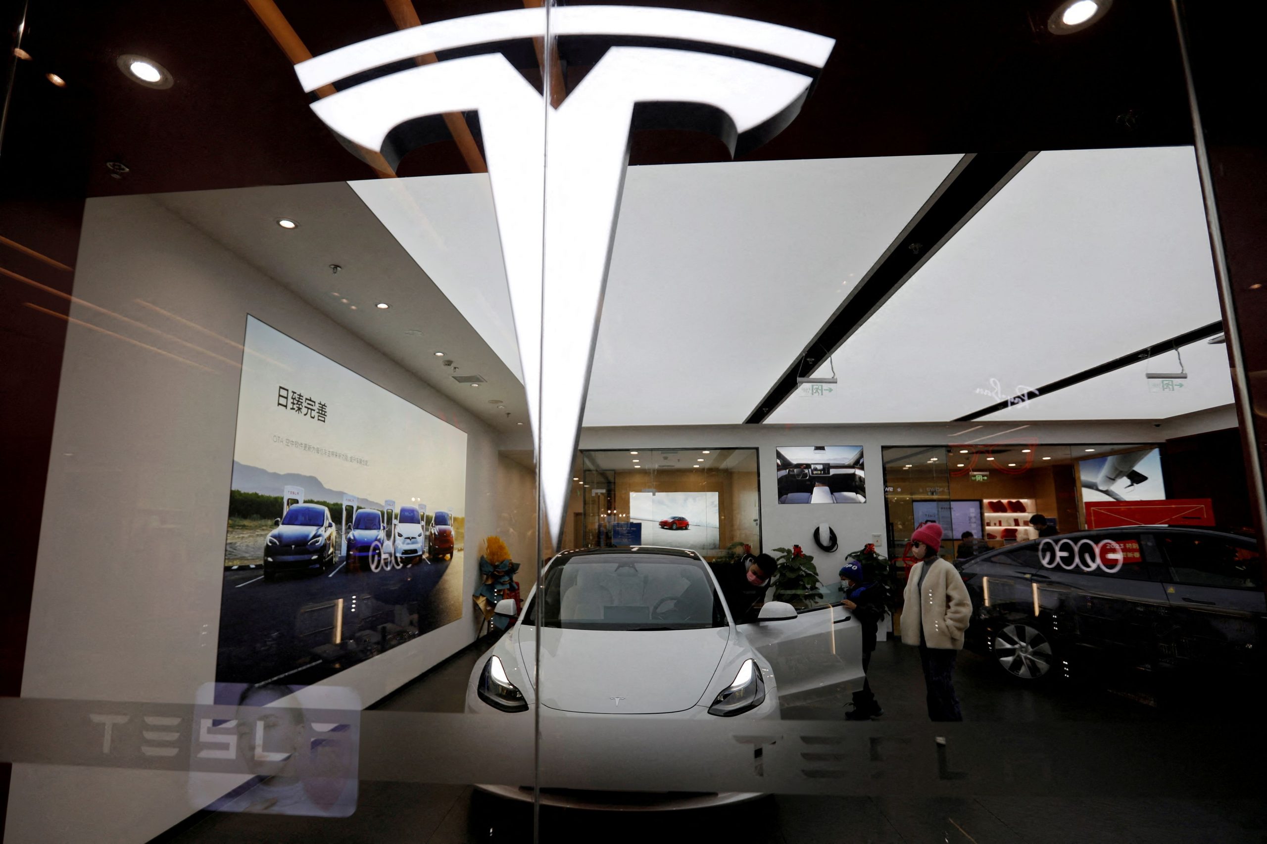 Tesla: Θέλει οι ΗΠΑ να υιοθετήσουν αυστηρότερα πρότυπα στην οικονομία καυσίμου